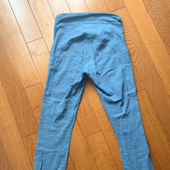 Lululemon High Rise Leggins with Pockets - Picture 3 of 4